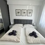 Silver Side Apartment