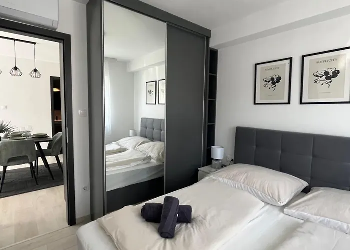 Apartment Silver Side