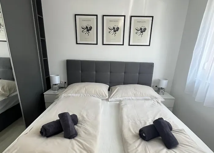 Silver Side Apartment